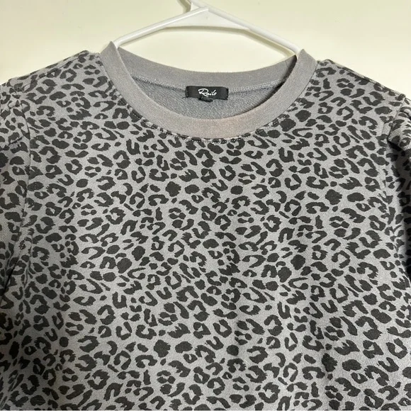 Rails Marcie charcoal mini cheetah print lounge sweatshirt - Picture 7 of 7